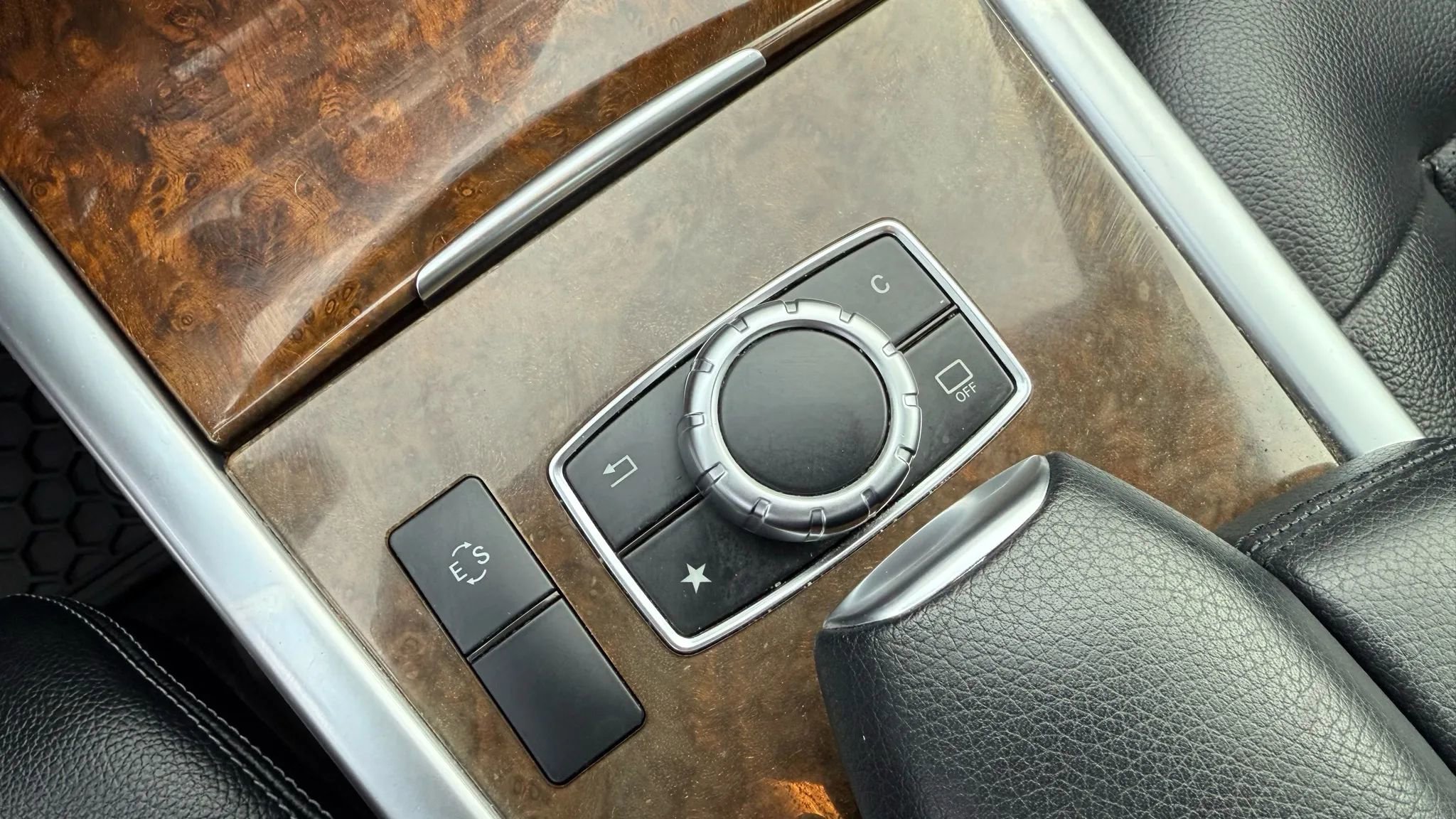 Used 2016 Mercedes-Benz E 350 4MATIC Wagon w/ Premium Package image 27