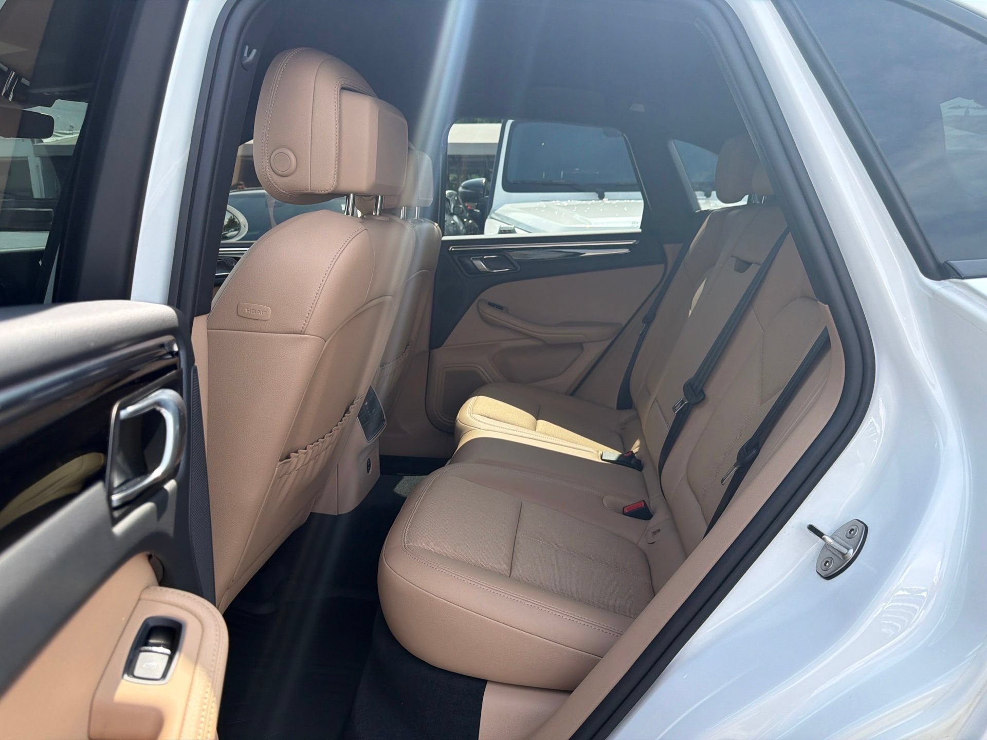 Used 2025 Porsche Macan AWD/4WD image 21