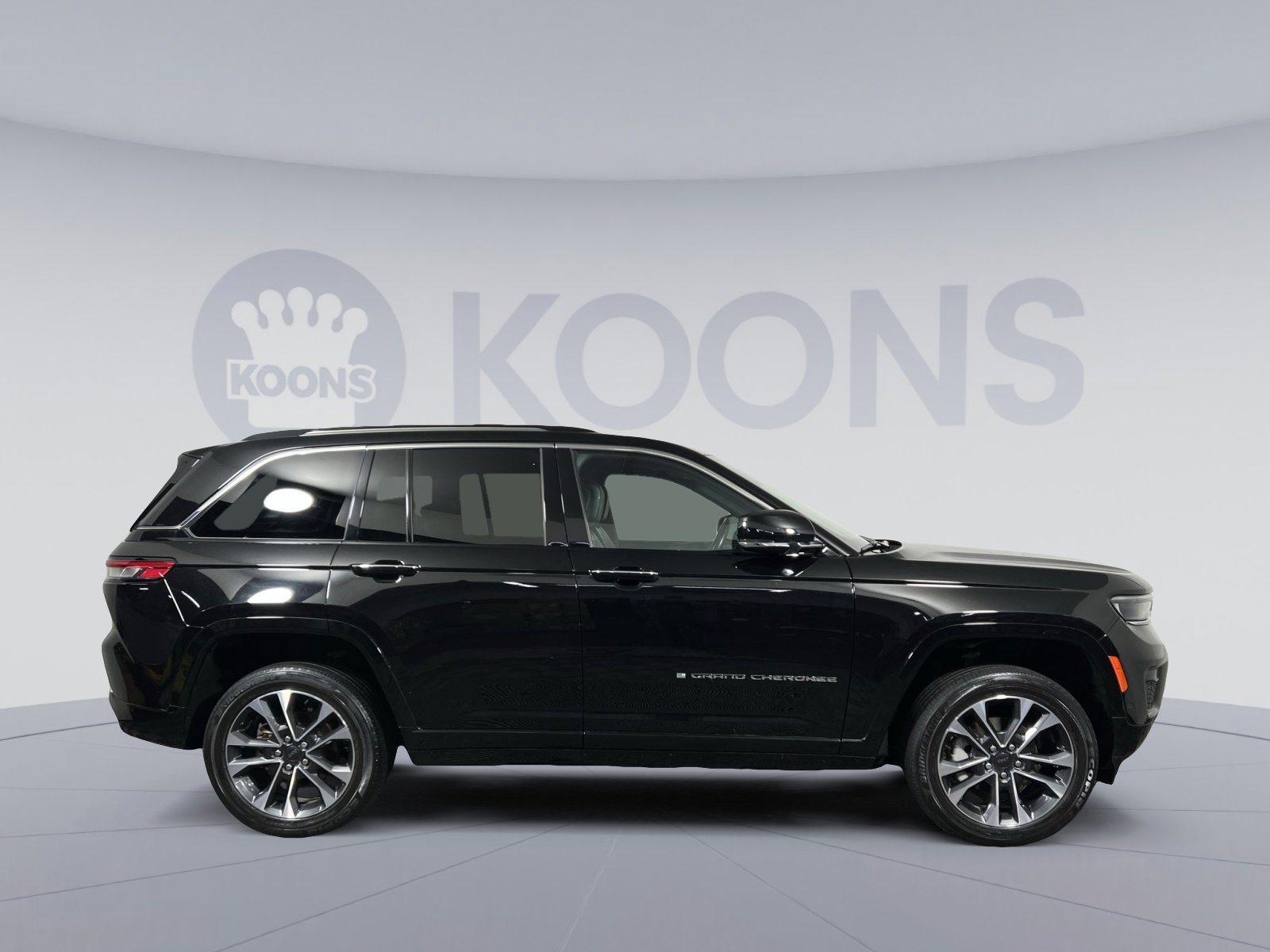 Used 2022 Jeep Grand Cherokee Overland w/ Luxury Tech Group IV image 8