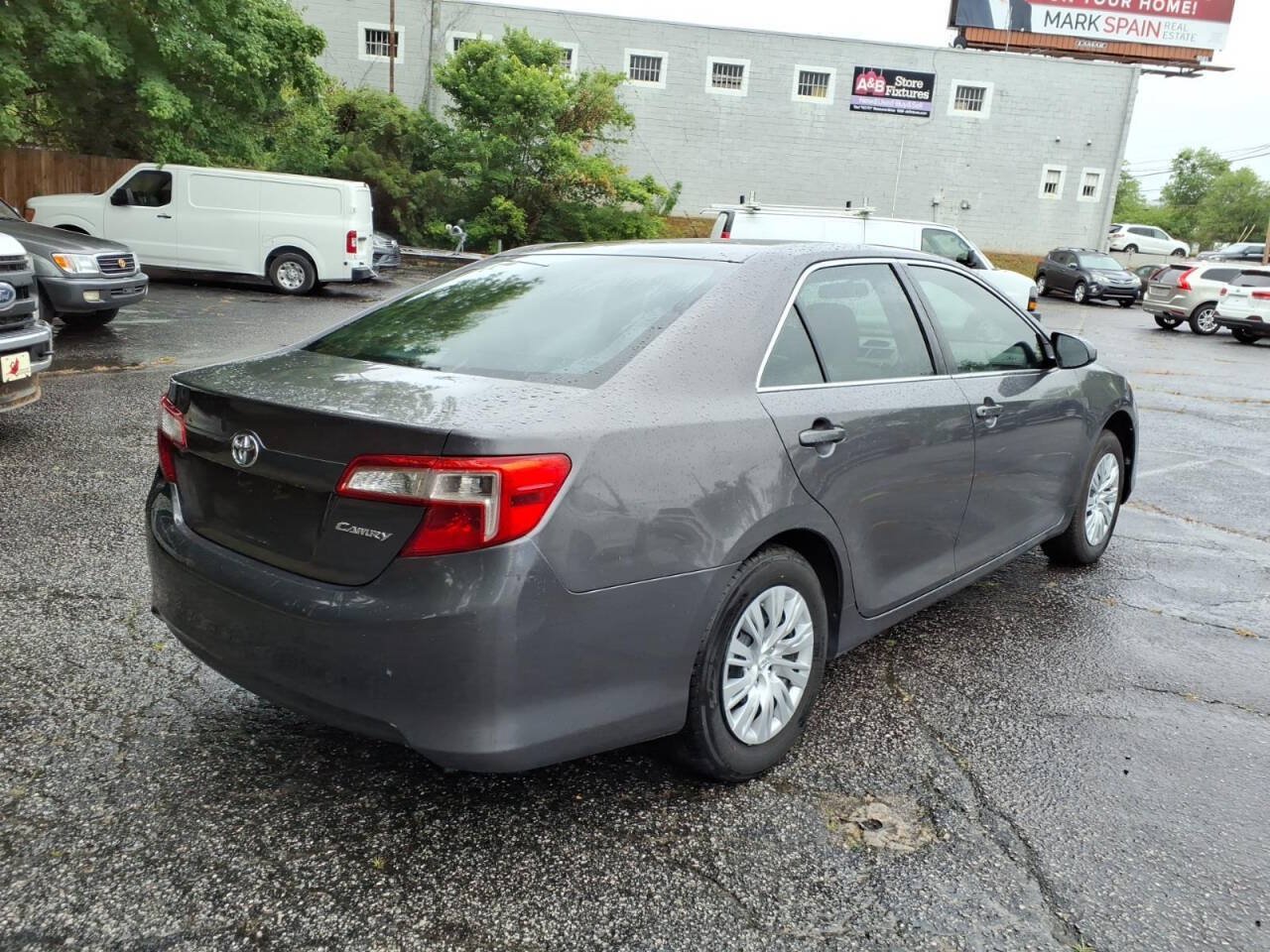 Used 2014 Toyota Camry FWD image 3