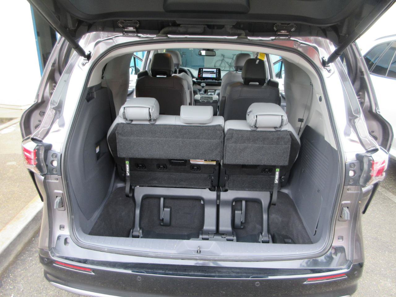 Used 2024 Toyota Sienna Limited AWD image 37