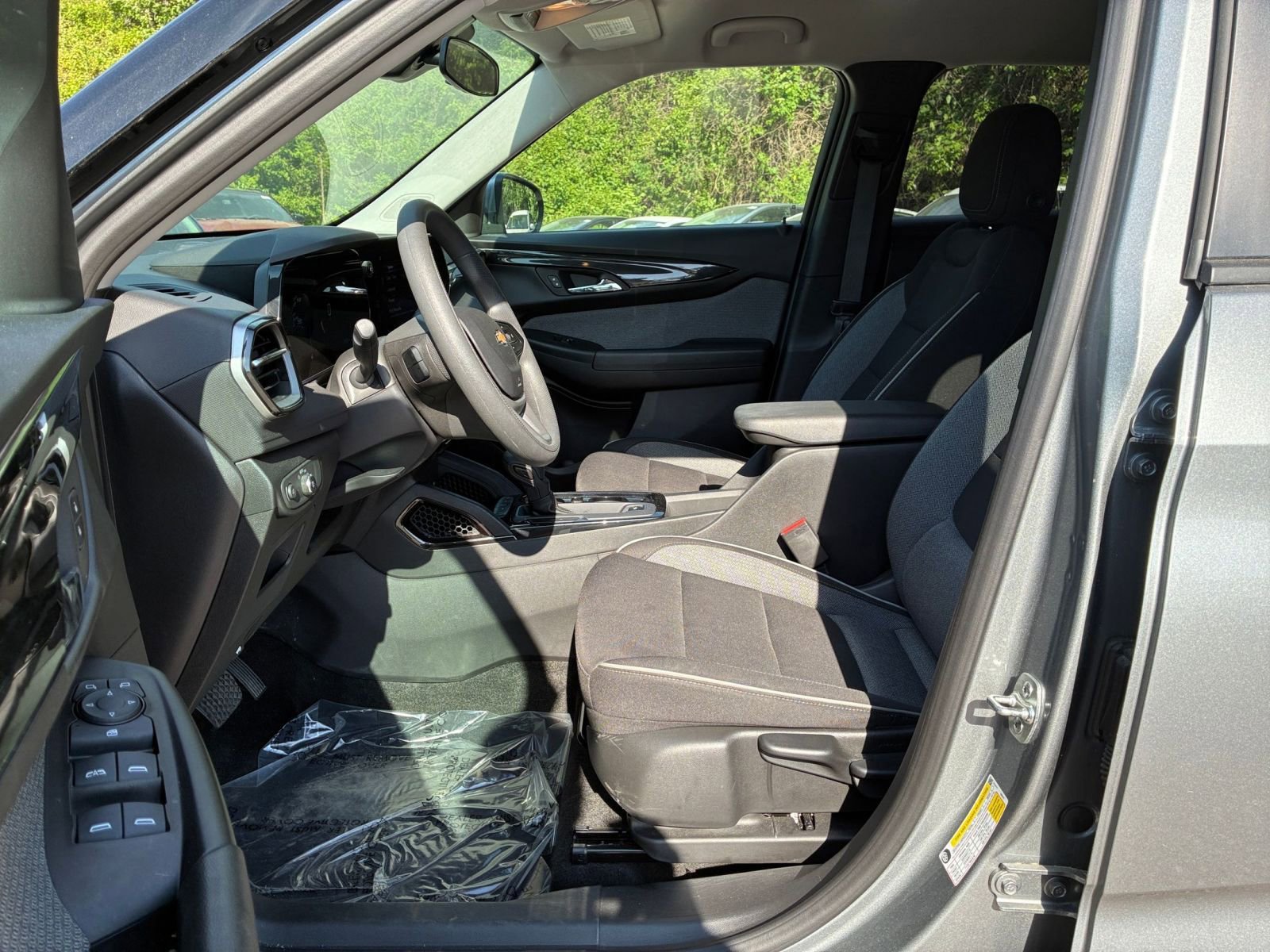 Used 2025 Chevrolet TrailBlazer LT FWD image 24