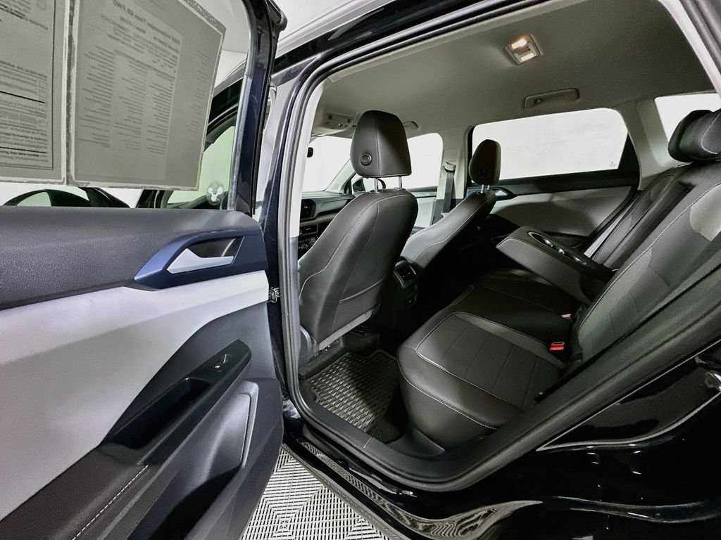 Used 2024 Volkswagen Taos SE FWD image 18