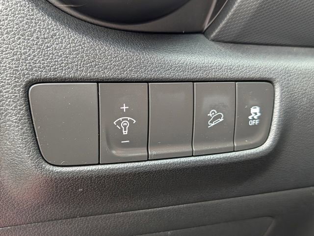 Used 2023 Hyundai Kona SE AWD/4WD image 16