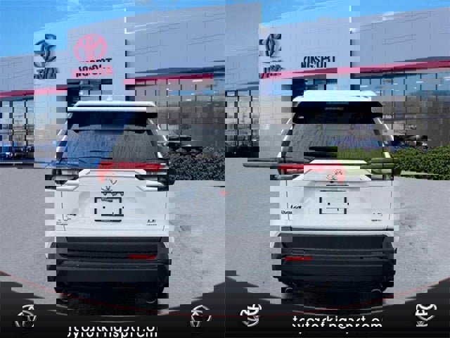 Used 2025 Toyota RAV4 LE image 4