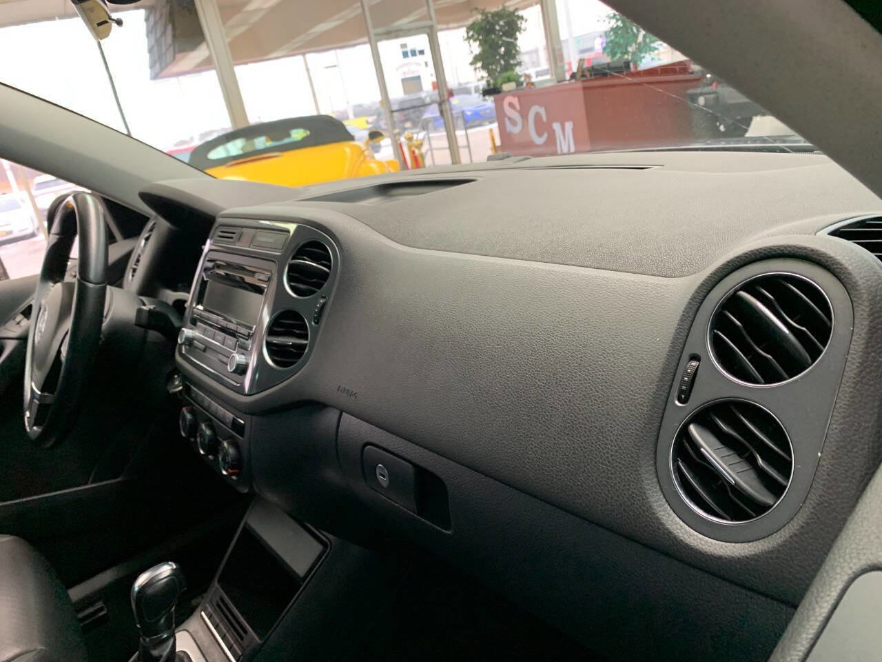 Used 2014 Volkswagen Tiguan SE image 20