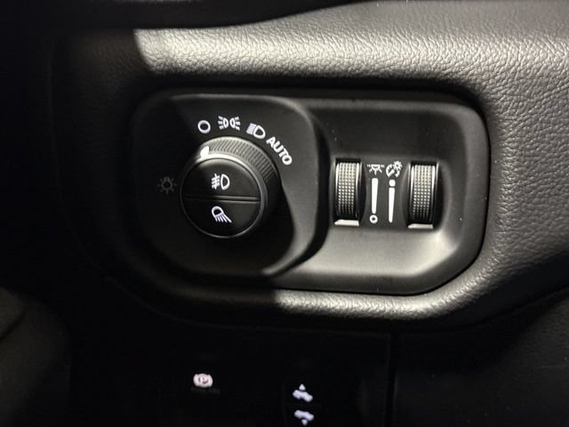 New 2026 RAM 1500 4x4 Crew Cab image 19