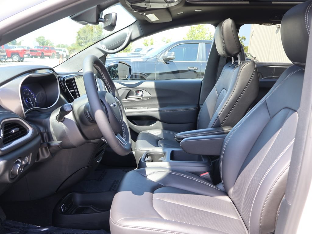 New 2026 Chrysler Pacifica Select FWD image 21