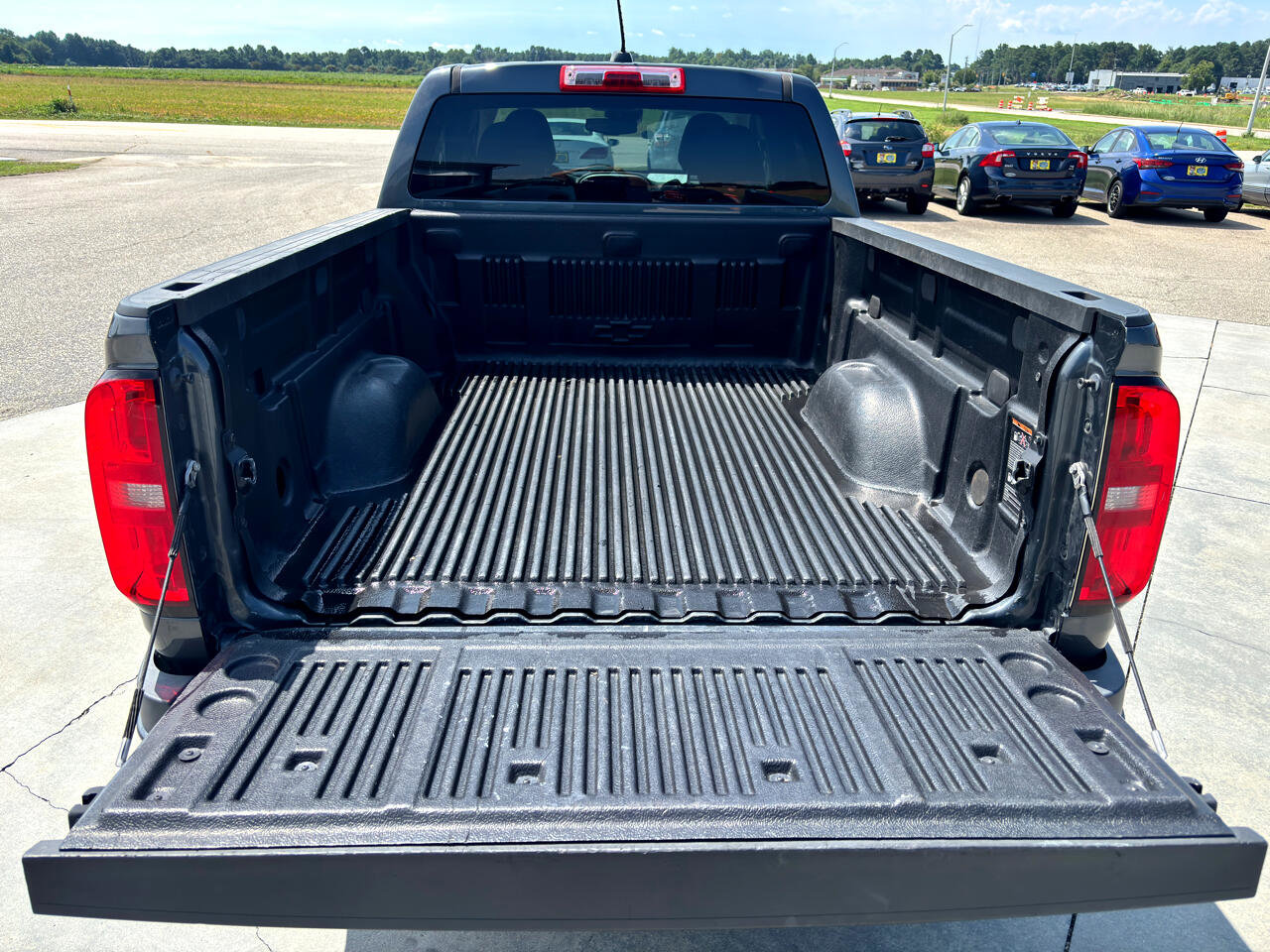 Used 2017 Chevrolet Colorado LT w/ Safety Package image 6