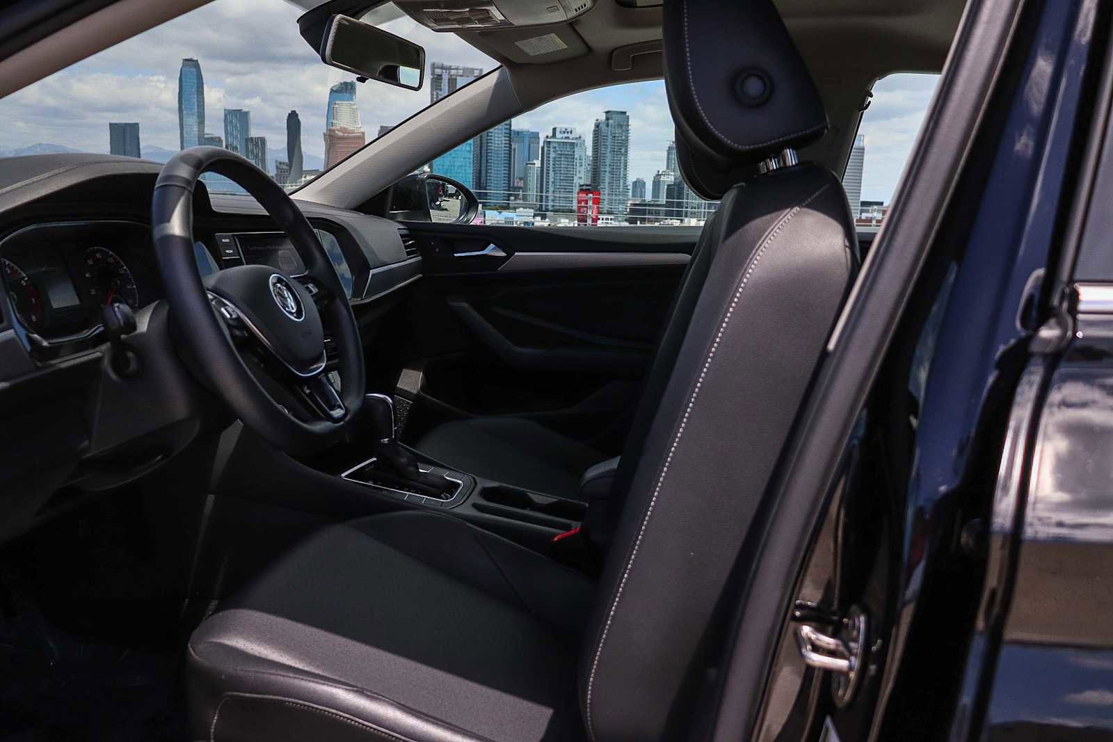 Used 2019 Volkswagen Jetta SE w/ Cold Weather Package FWD image 18