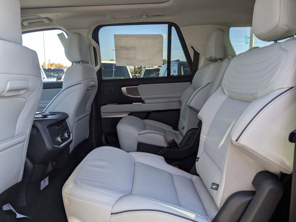 New 2025 Ford Expedition Max Platinum w/ Platinum Ultimate Package AWD/4WD image 15