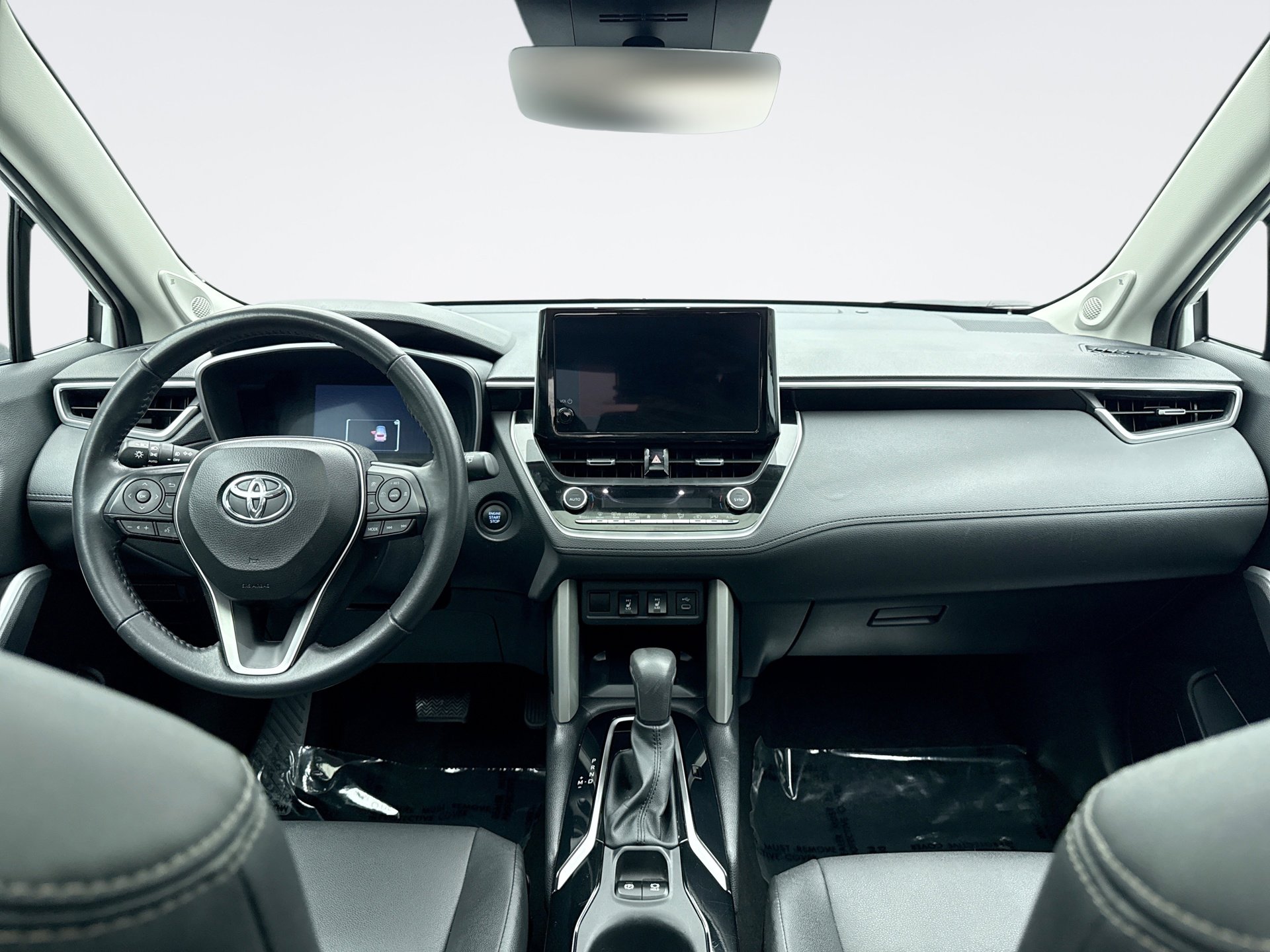 Used 2024 Toyota Corolla Cross XLE w/ Convenience Package image 14