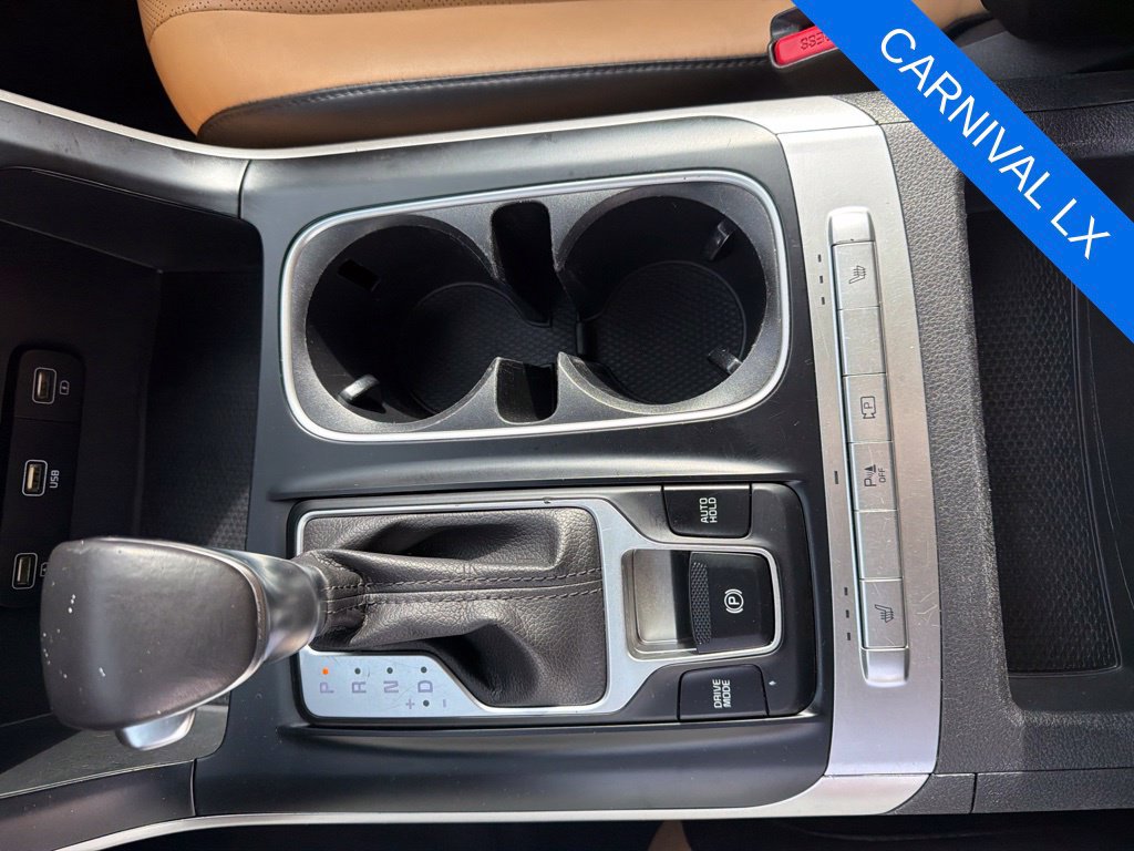 Used 2023 Kia Carnival LX FWD image 18