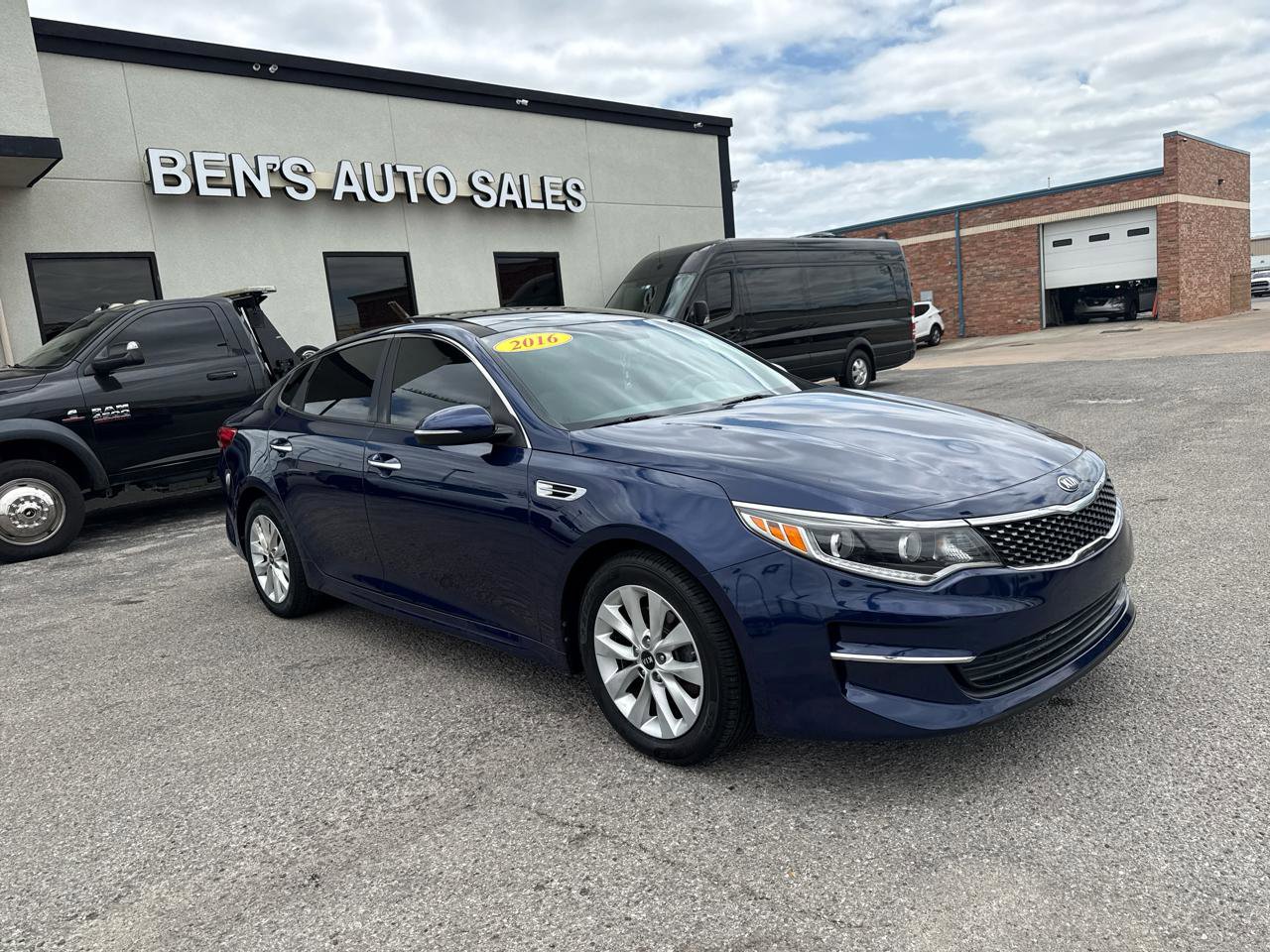 Used 2016 Kia Optima EX w/ Premium Package FWD image 4