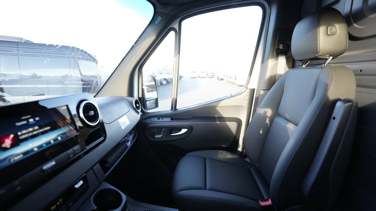 New 2025 Mercedes-Benz Sprinter 2500 image 14