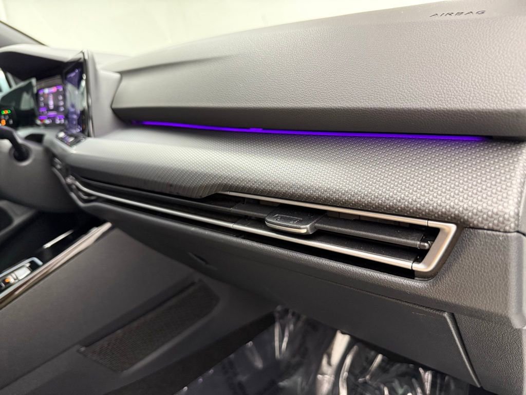 Used 2024 Volkswagen Golf R image 37