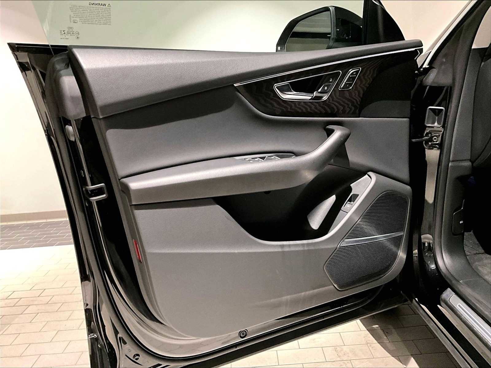 Used 2022 Audi Q8 Premium Plus w/ Premium Plus Package image 26