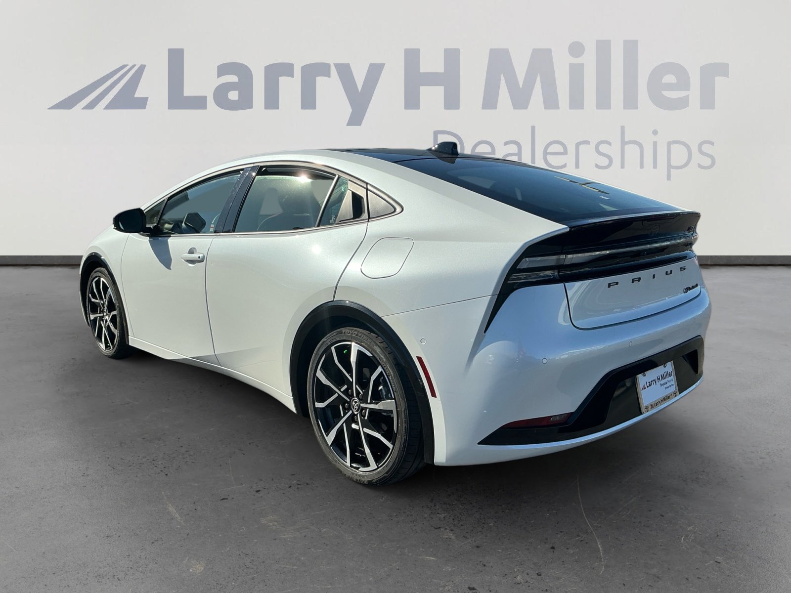 Used 2024 Toyota Prius Prime Premium w/ Advanced Technology Package image 3