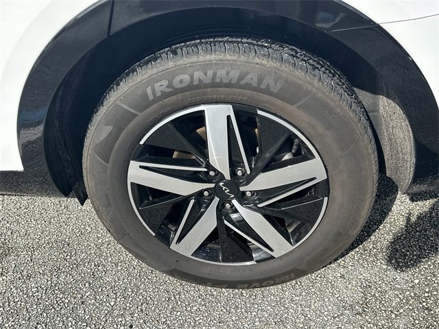 Used 2022 Kia Sorento EX w/ Panoramic Sunroof Package image 12