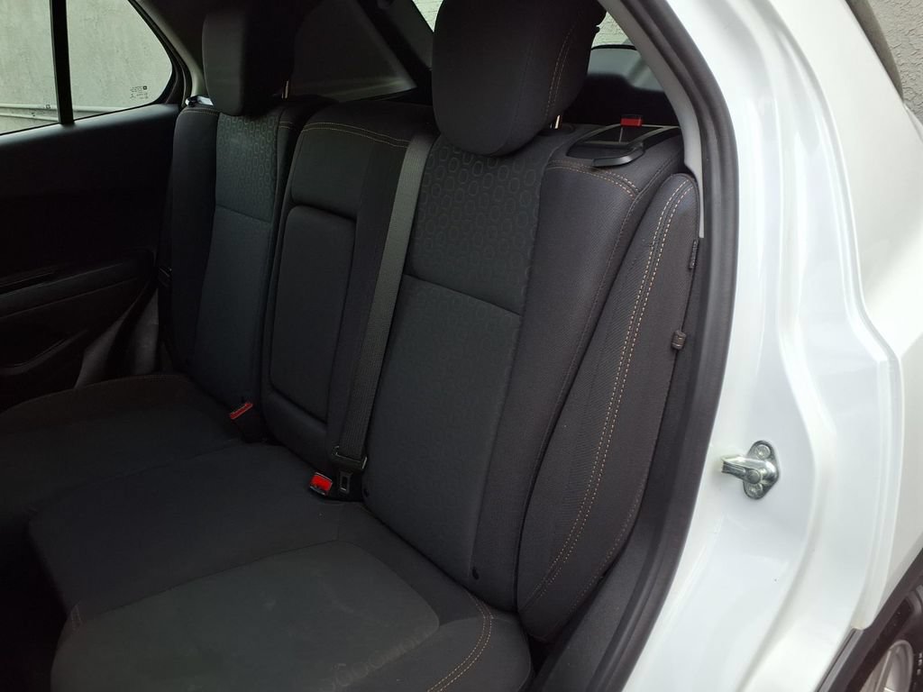 Used 2020 Chevrolet Trax LS FWD image 21
