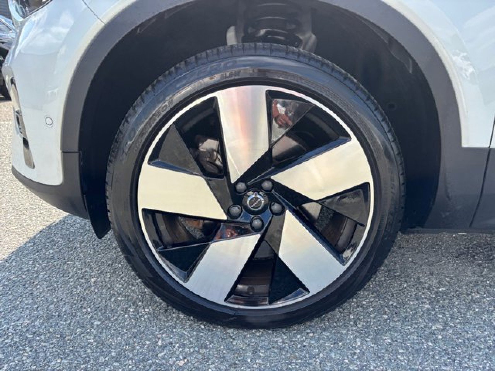 Used 2023 Volvo XC40 Recharge Ultimate w/ Protection Package Premier image 9