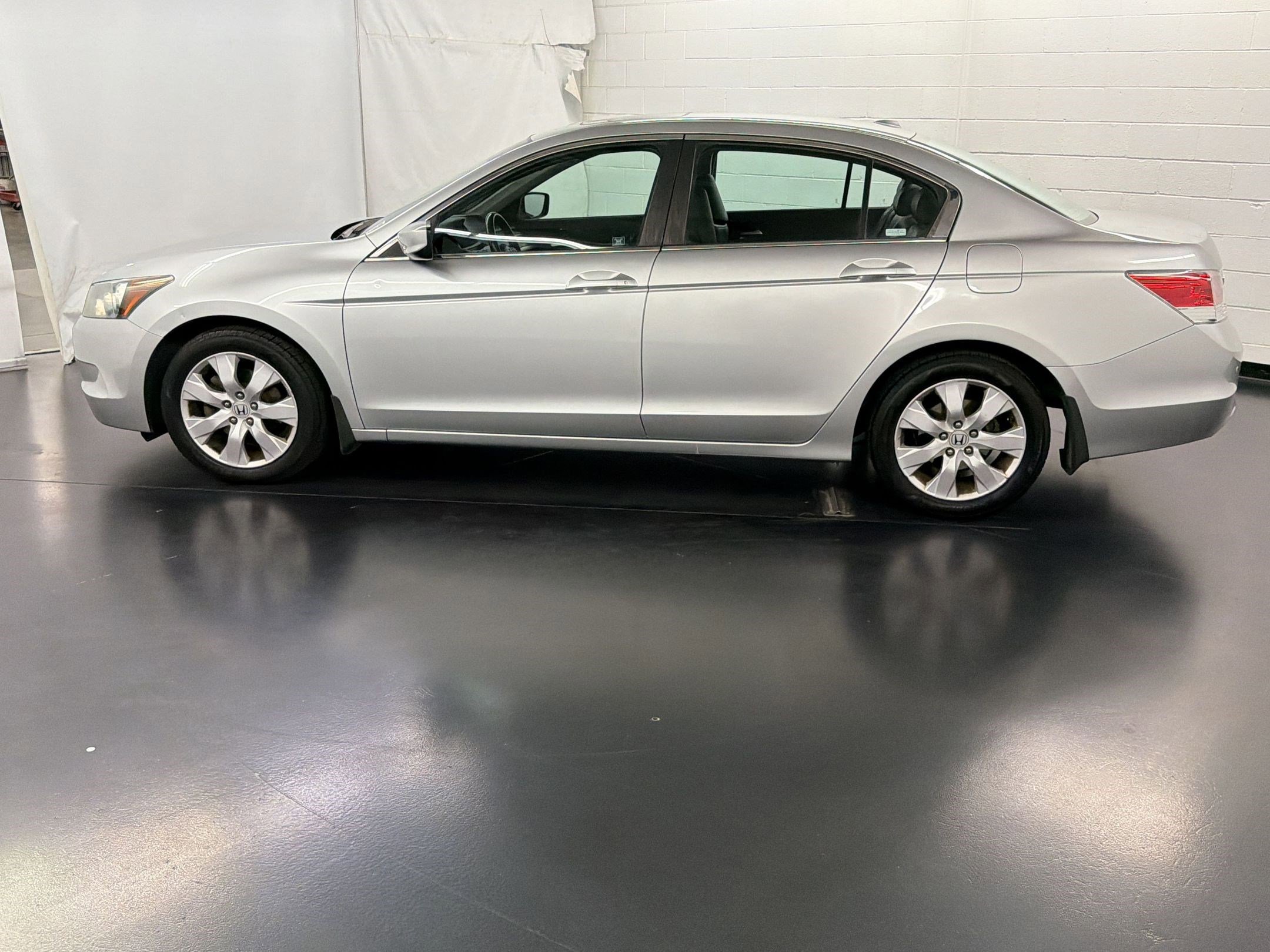 Used 2009 Honda Accord EX-L image 2