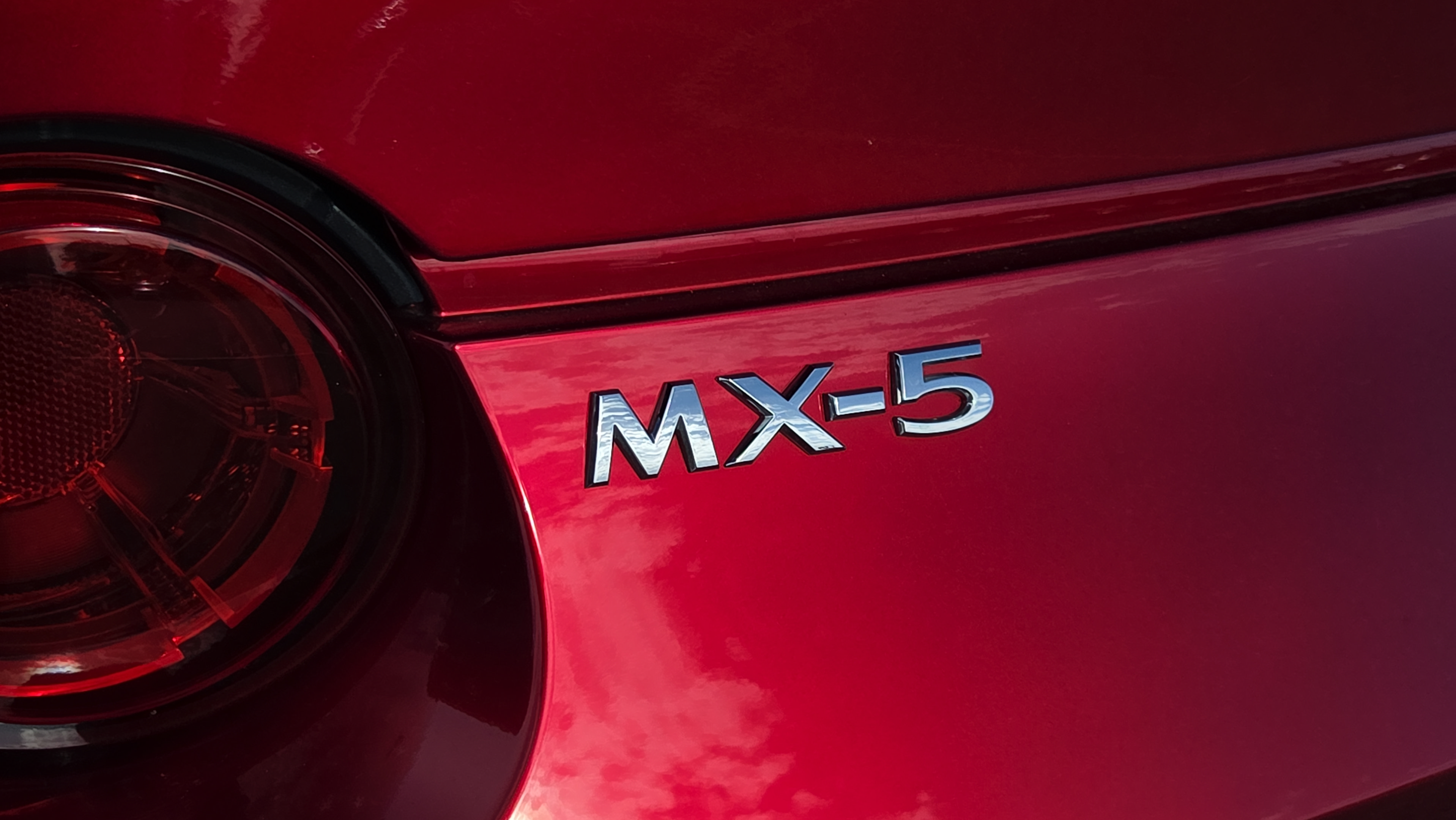 Used 2022 MAZDA MX-5 Miata RF Grand Touring RWD image 5