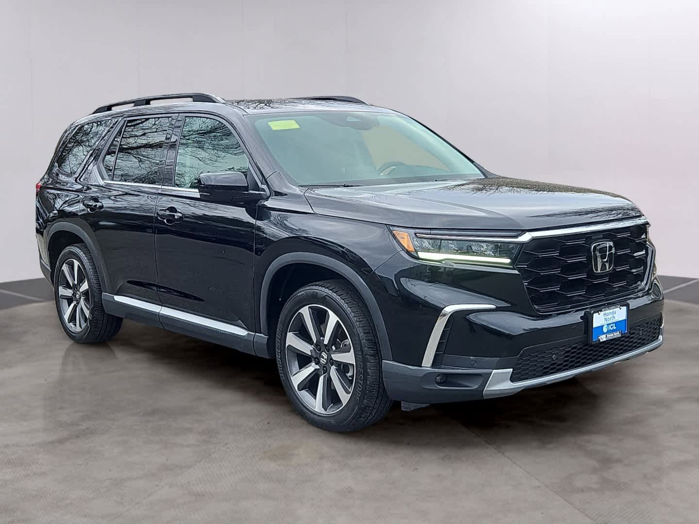 Used 2023 Honda Pilot Touring image 3