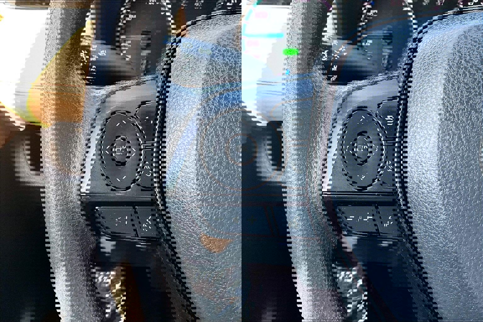 Used 2022 Toyota RAV4 LE image 17