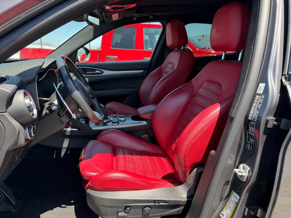 Used 2022 Alfa Romeo Stelvio Veloce AWD/4WD image 5