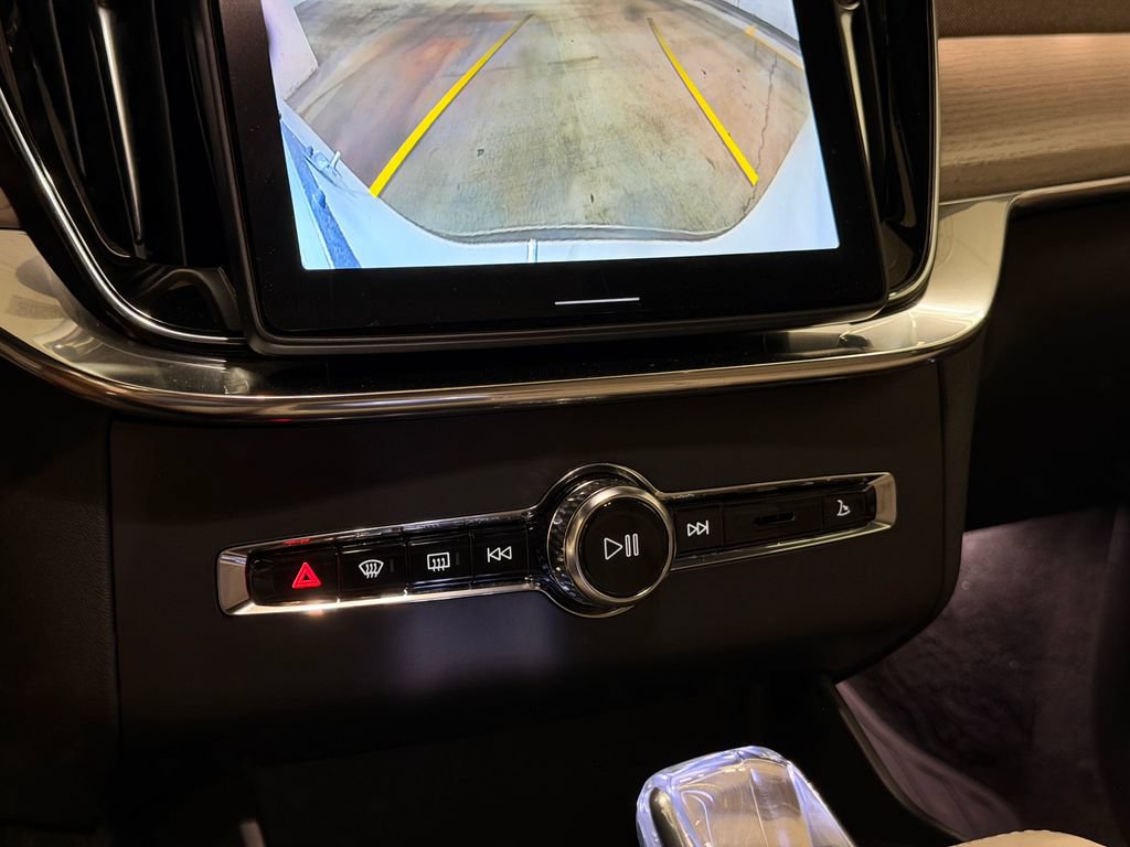 New 2026 Volvo XC90 B6 Ultra w/ Protection Package Premier AWD/4WD image 18