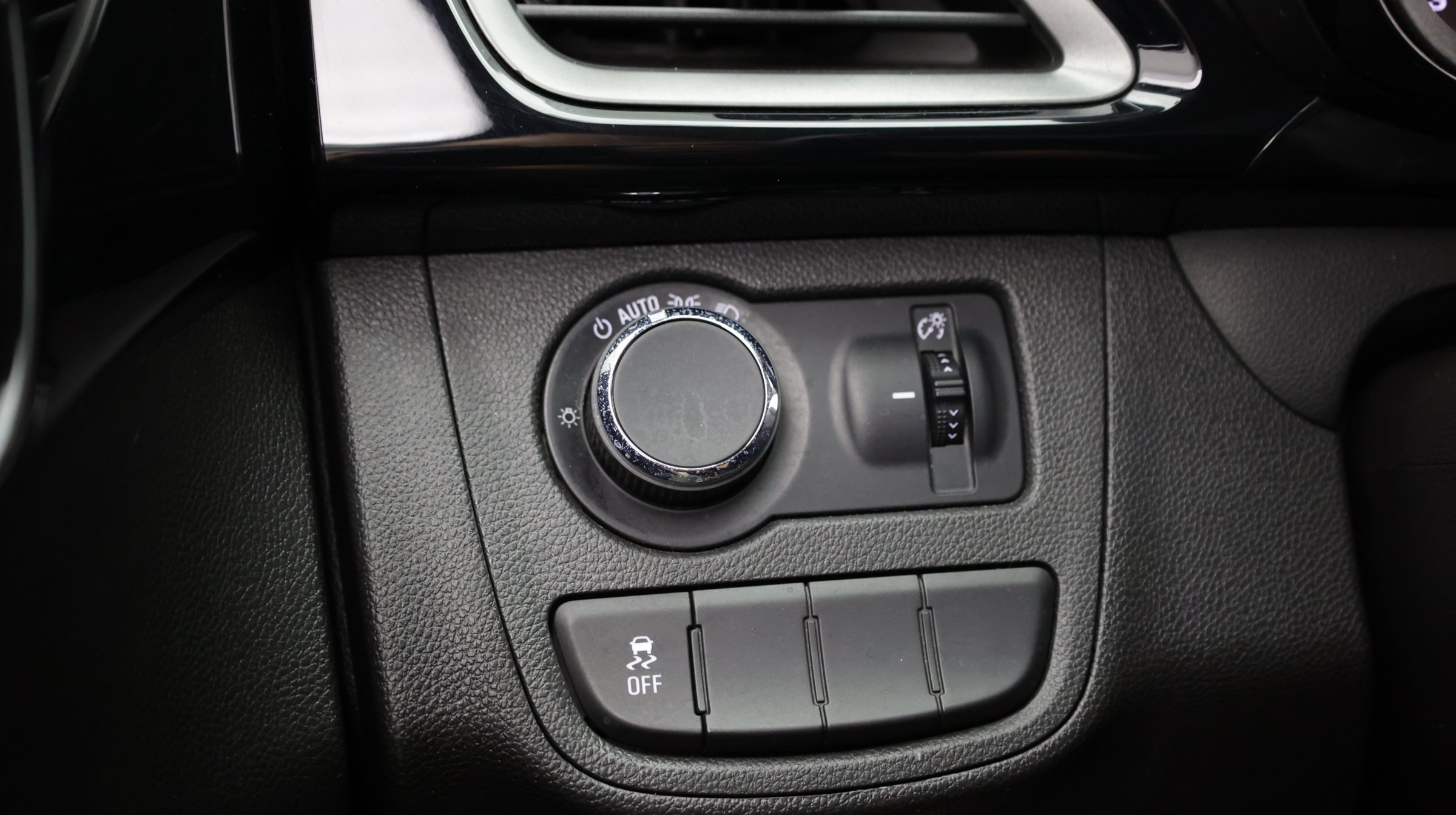 Used 2020 Chevrolet Spark LT FWD image 23