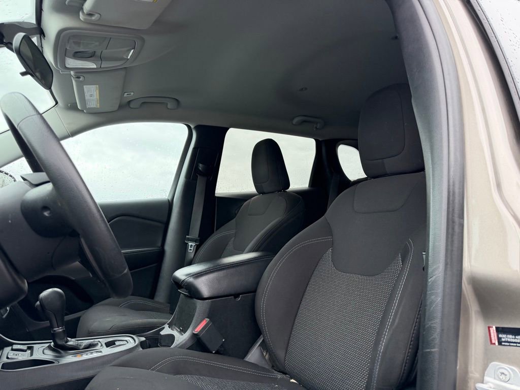 Used 2019 Jeep Cherokee Latitude w/ Popular Appearance Group image 13