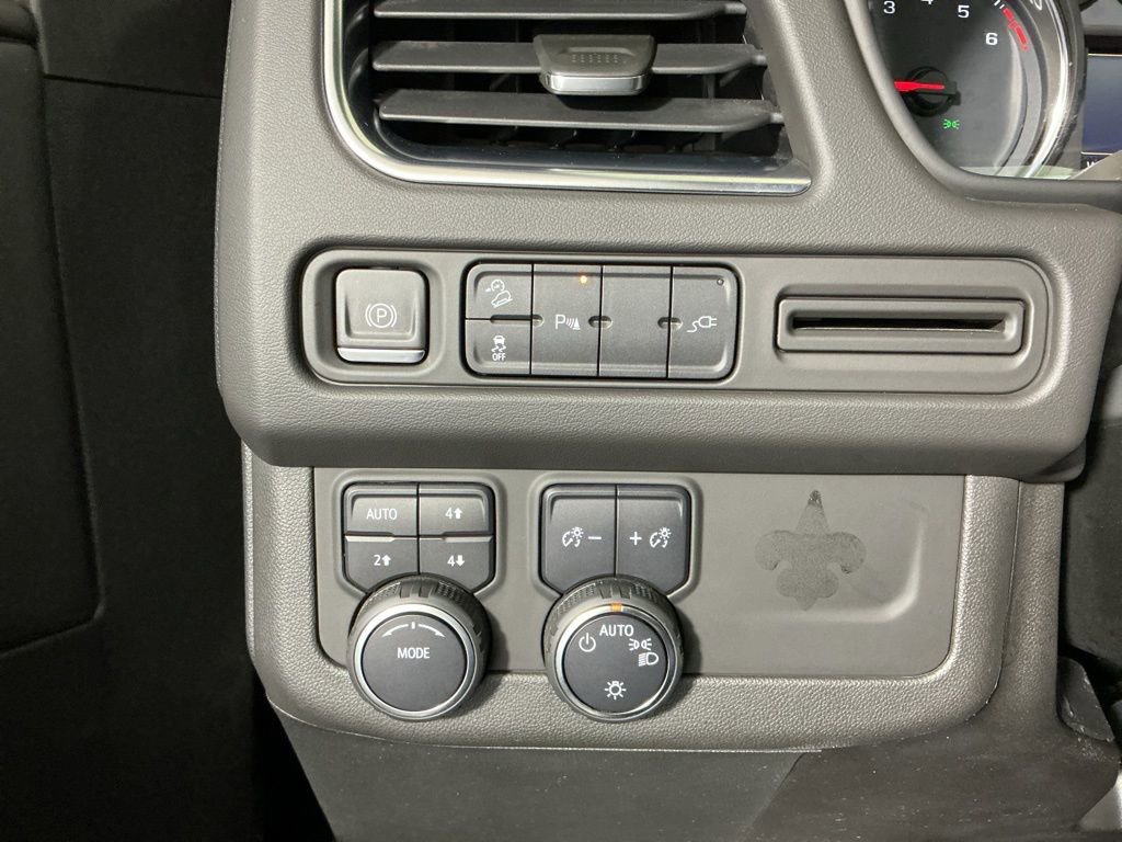 Used 2021 Chevrolet Tahoe Z71 image 17