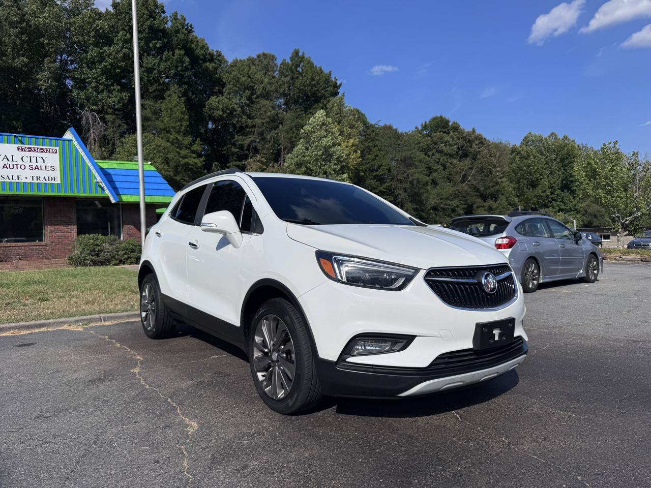 Used 2019 Buick Encore Essence AWD/4WD image 3
