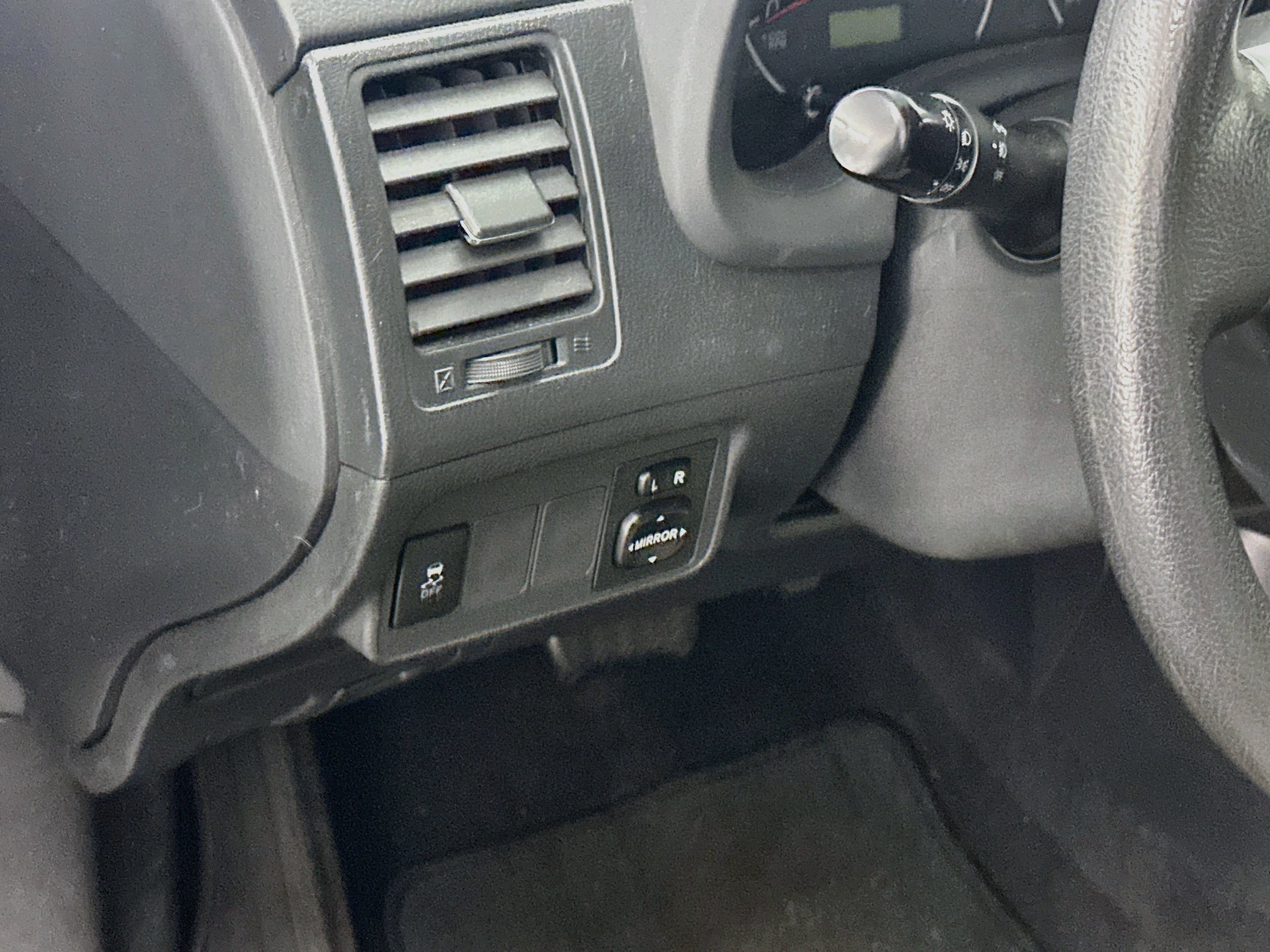 Used 2013 Toyota Corolla LE w/ Premium Pkg FWD image 17