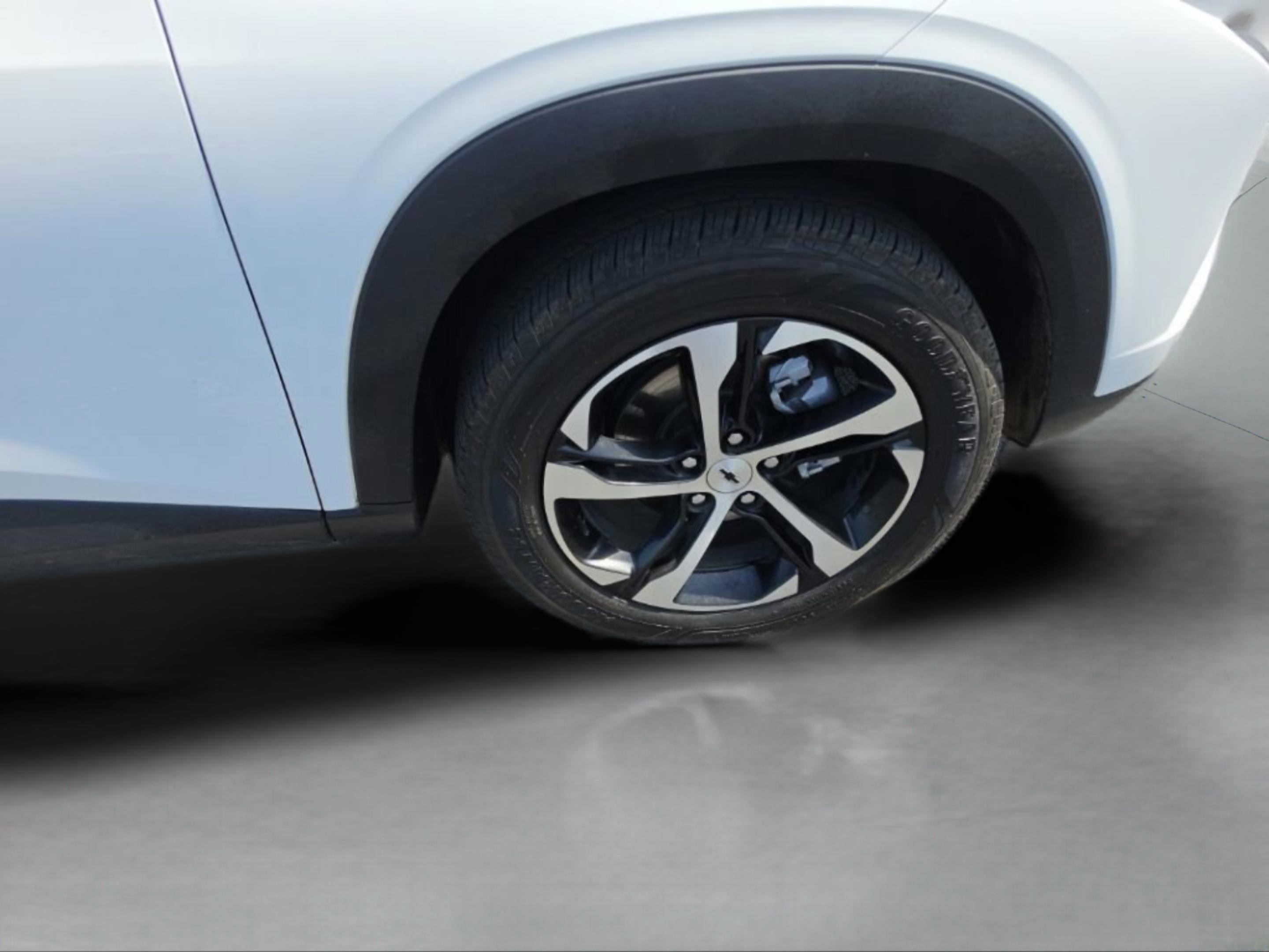 Used 2024 Chevrolet Trax RS w/ Driver Confidence Package FWD image 33