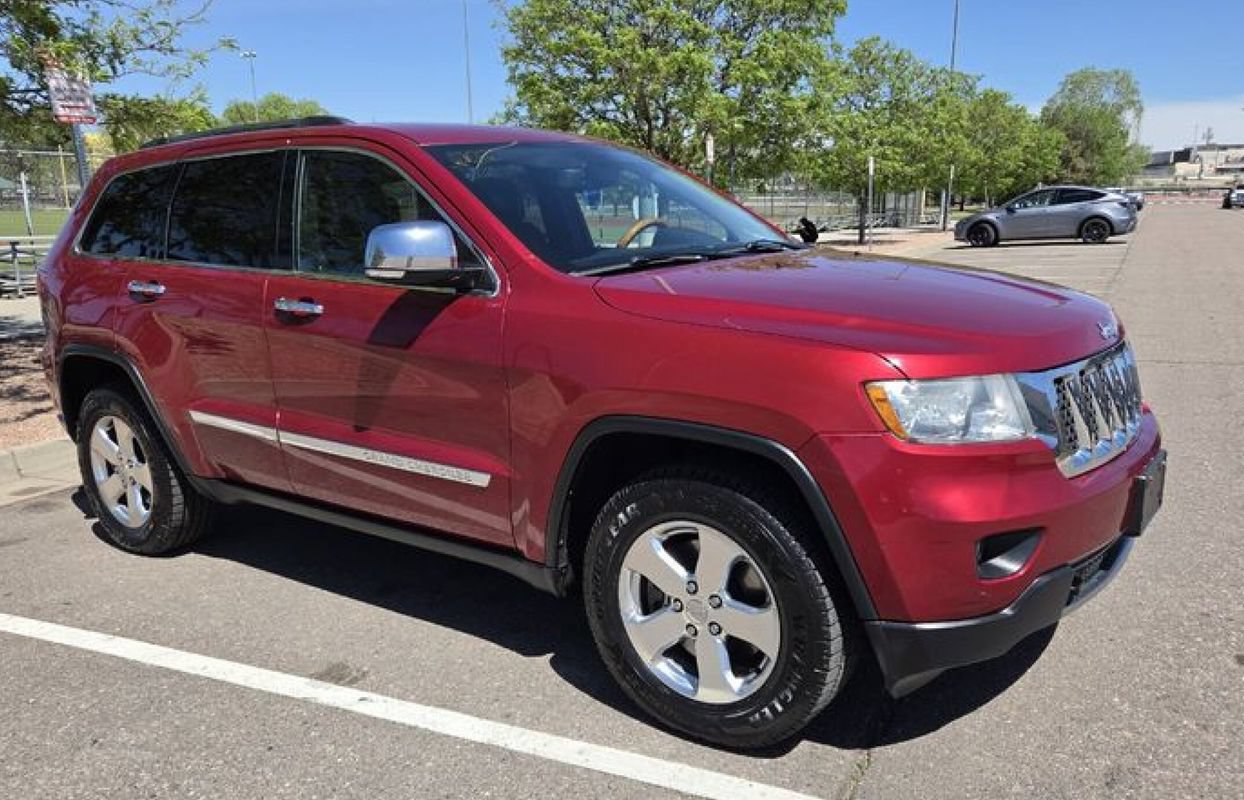 Used 2013 Jeep Grand Cherokee Overland AWD/4WD image 1
