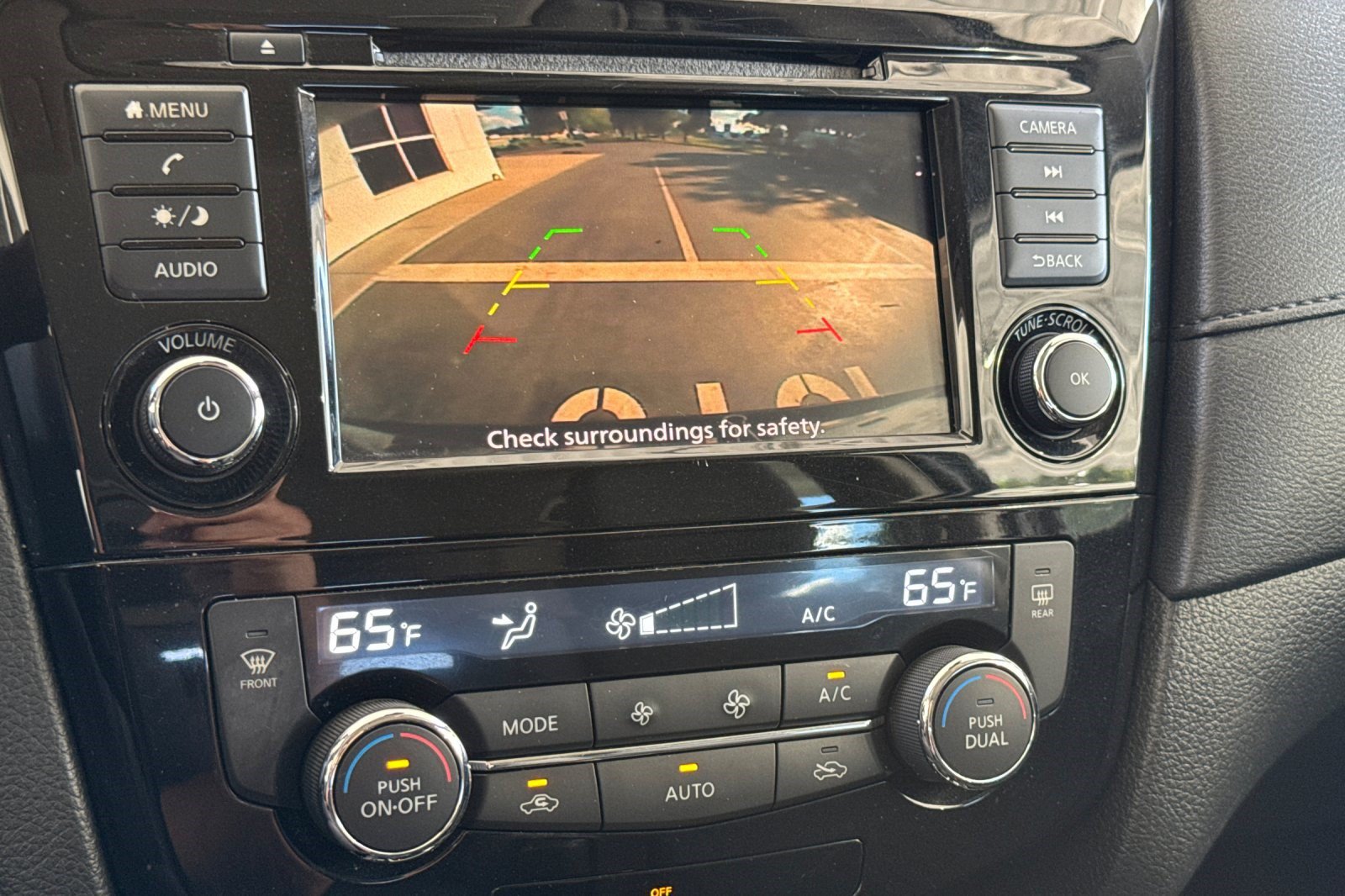 Used 2020 Nissan Rogue SV FWD image 25