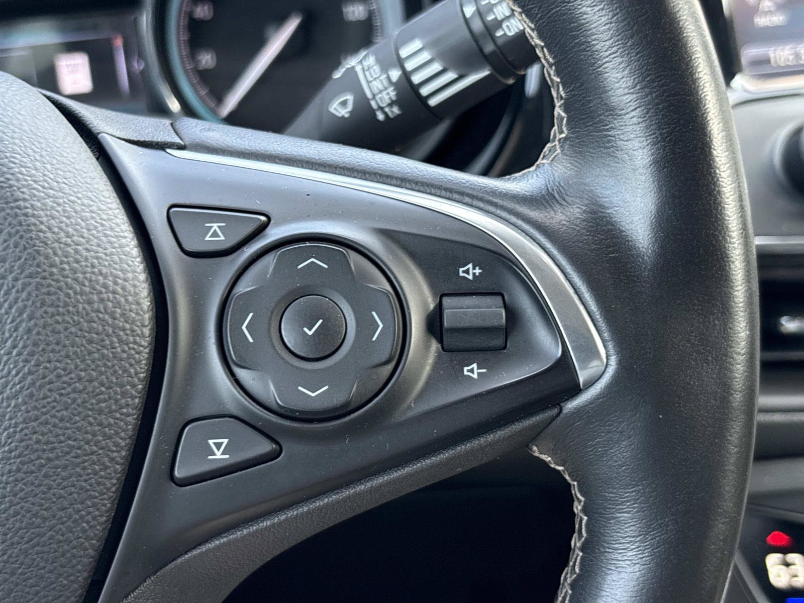 Used 2017 Buick Envision Essence FWD image 20
