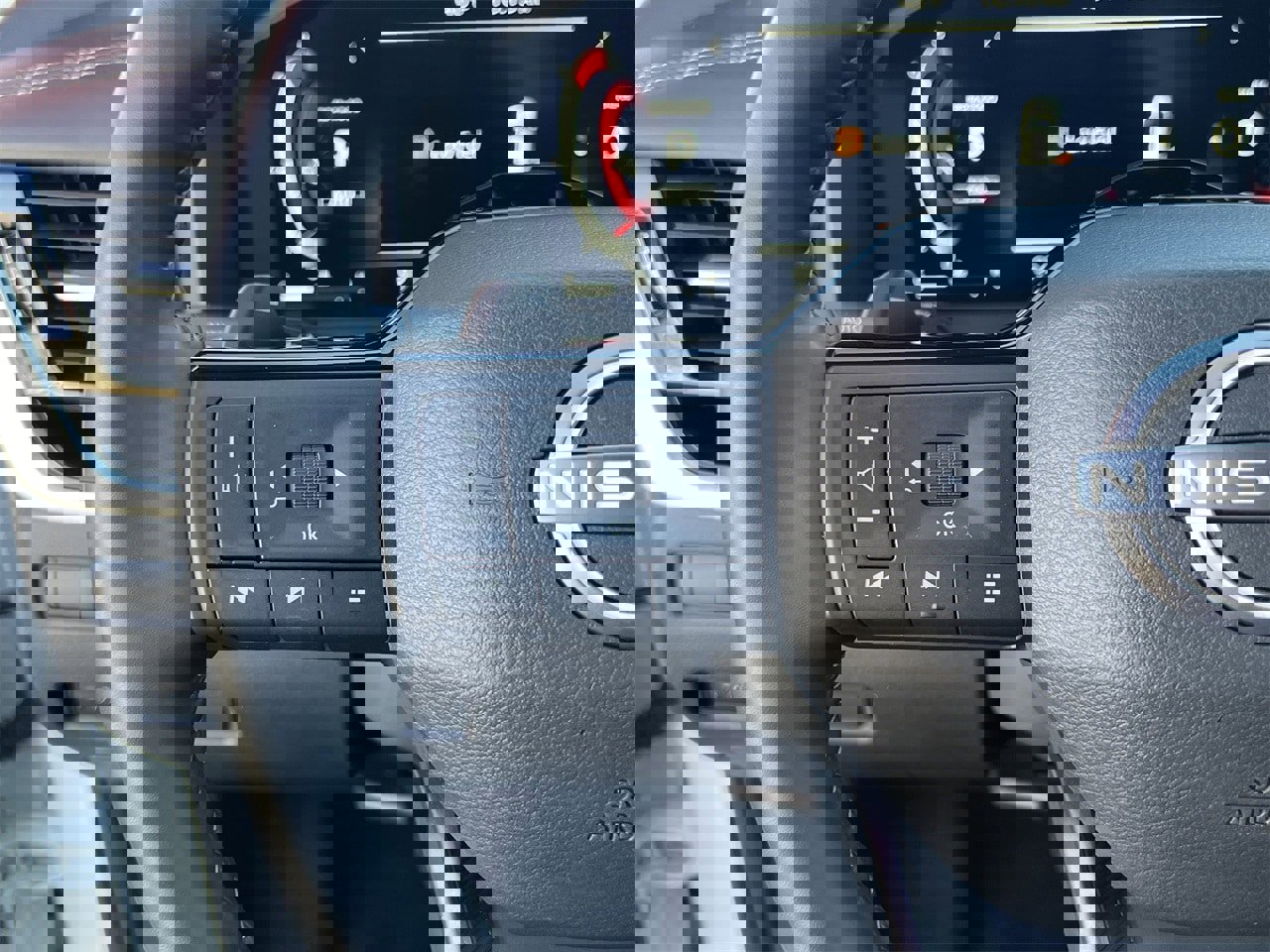 Certified 2025 Nissan Rogue SL w/ Tech Package image 10