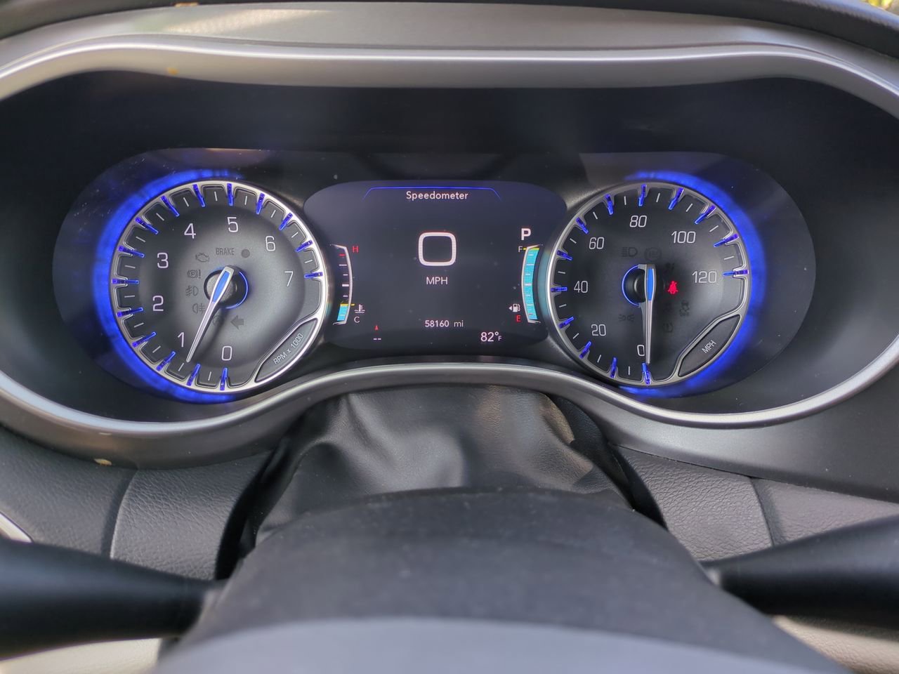 Used 2024 Chrysler Pacifica Touring-L image 11