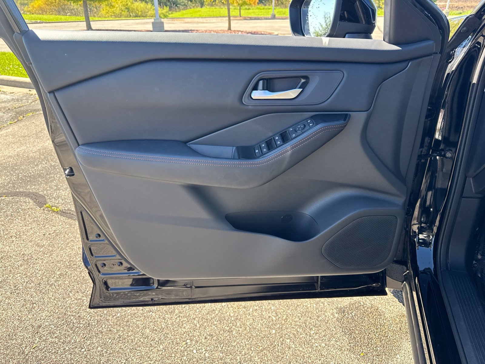 Used 2026 Nissan Rogue SV AWD/4WD image 11