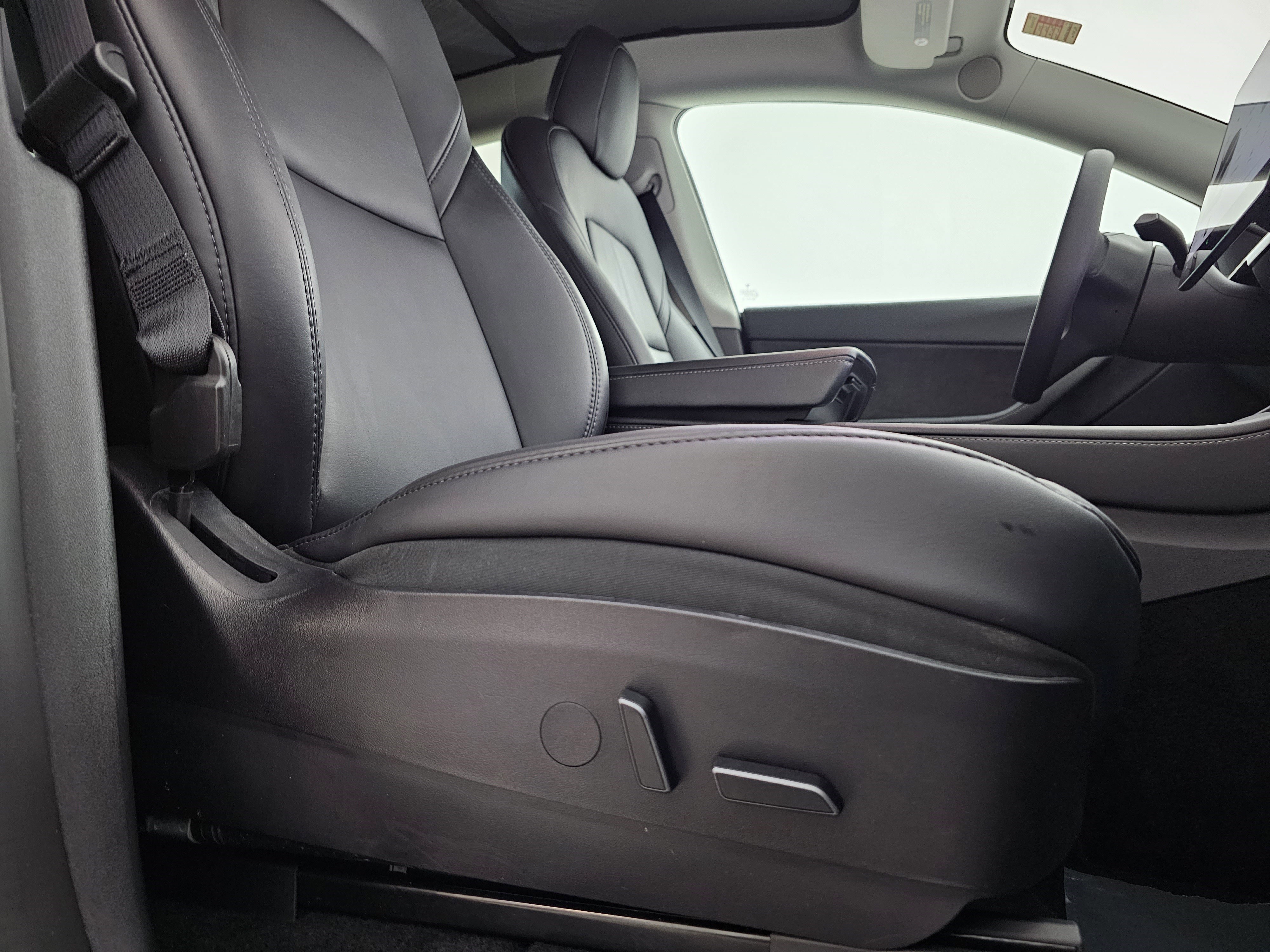 Used 2022 Tesla Model Y Performance image 16