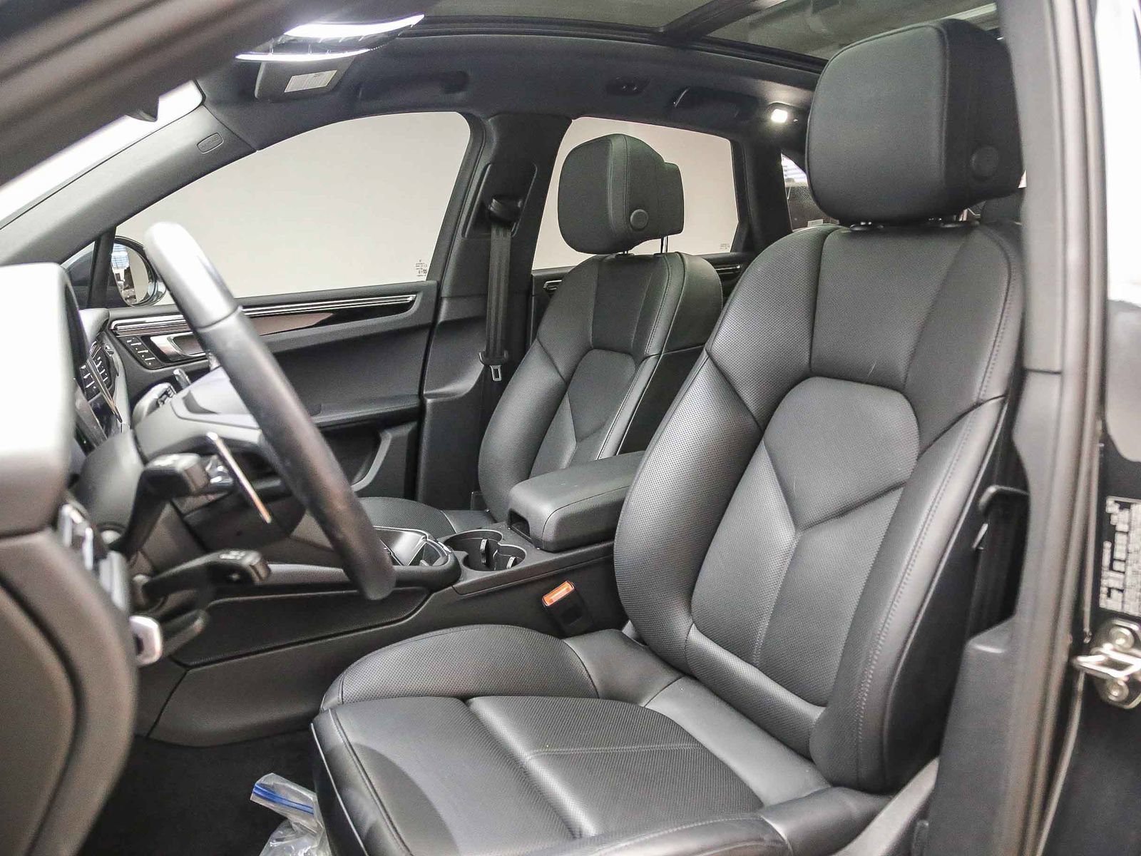 Certified 2025 Porsche Macan S AWD/4WD image 15