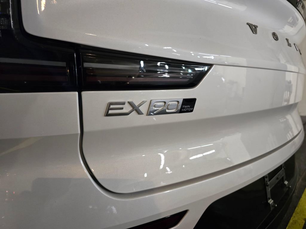 New 2025 Volvo EX90 Ultra AWD/4WD image 14