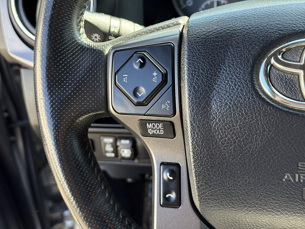 Used 2017 Toyota Tacoma TRD Sport AWD/4WD image 33