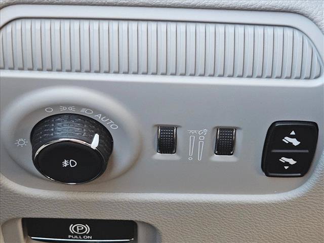 Certified 2023 Jeep Wagoneer L Series II w/ Flexible Seating Group RWD image 9