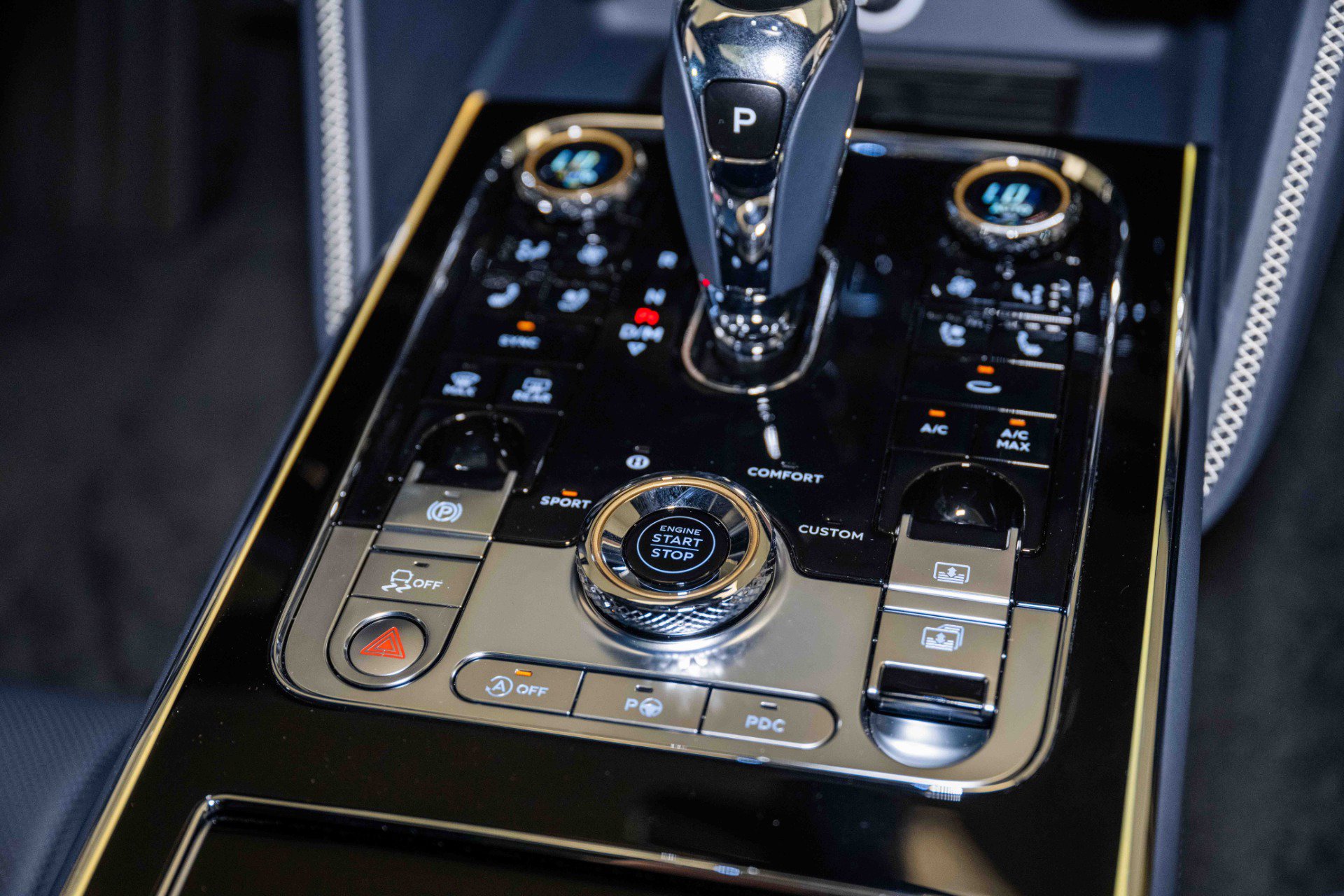 Used 2024 Bentley Flying Spur V8 image 43