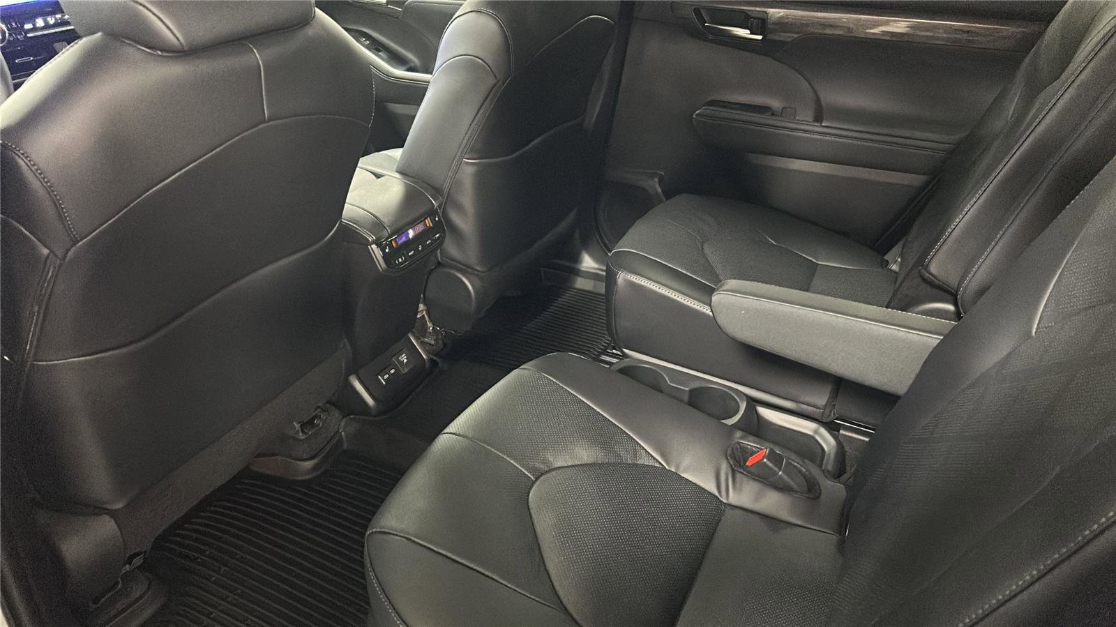New 2026 Toyota Highlander Platinum image 31